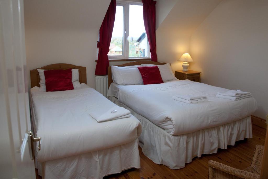 Ceol Na Mara Holiday Homes - Cois Tra & Cor Na Dtonn Инишкрон Номер фото