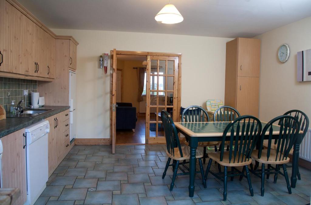 Ceol Na Mara Holiday Homes - Cois Tra & Cor Na Dtonn Инишкрон Номер фото