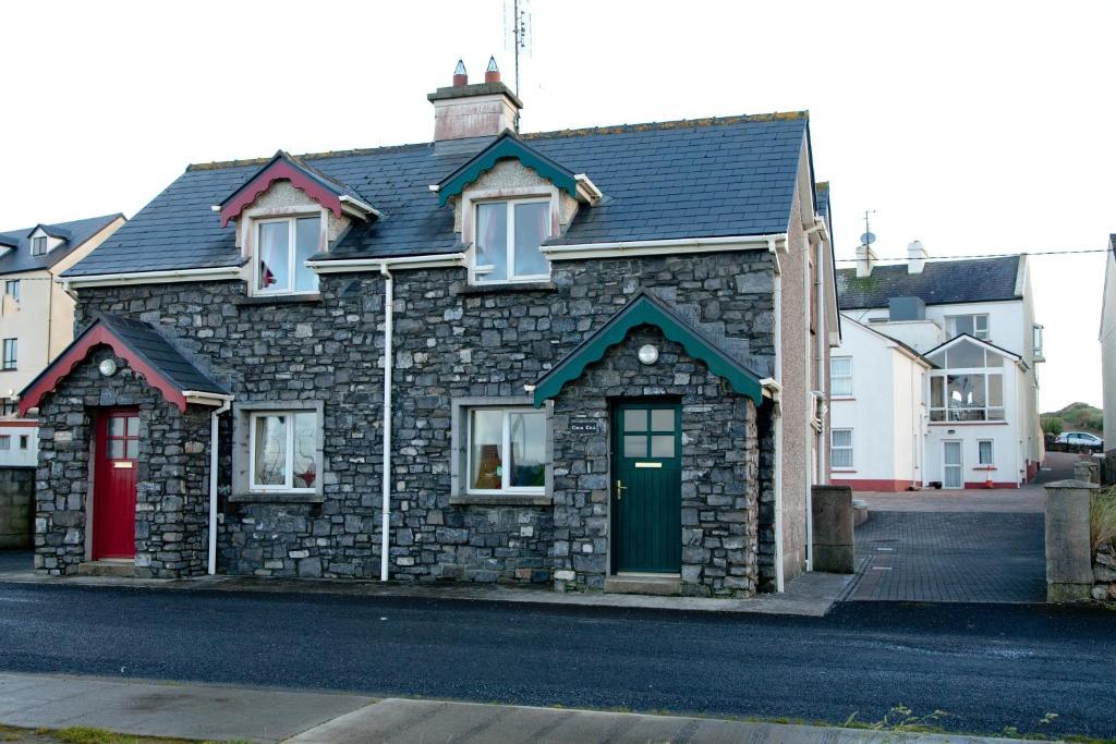 Ceol Na Mara Holiday Homes - Cois Tra & Cor Na Dtonn Инишкрон Номер фото